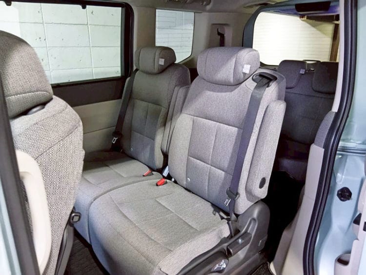 ステップワゴンエアー2列目