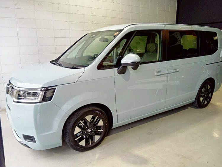 ステップワゴン e:HEV AIR外観